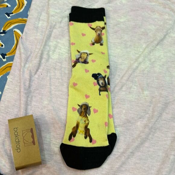 Unbranded Other - Bakdrop silly goats in wigs and hats yellow socks NWT